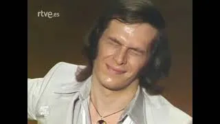 Paco de Lucía. 1976. "Entre Dos Aguas" y "La Cueva del Gato".